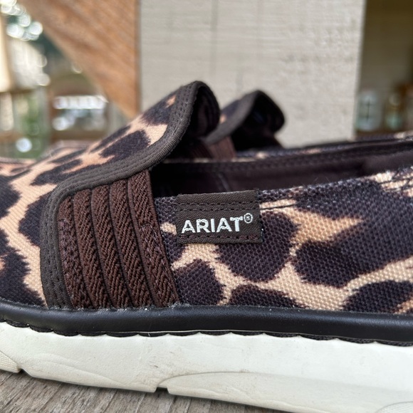Ariat slip -on shoes canvas animal. print. Good condition Sz 9 - Picture 2 of 5